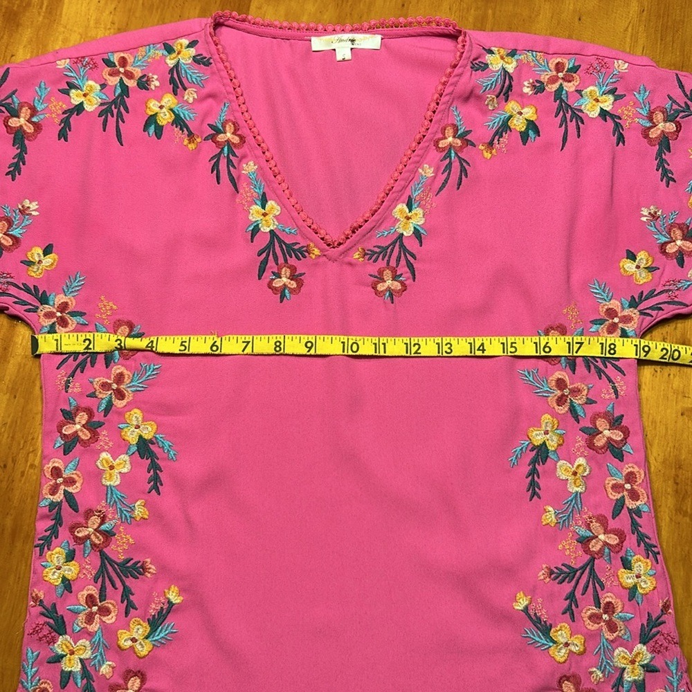 Andree by Unit Boho Pink Floral Embroidered V-Neck Peasant Blouse Short Sleeve - Picture 5 of 10